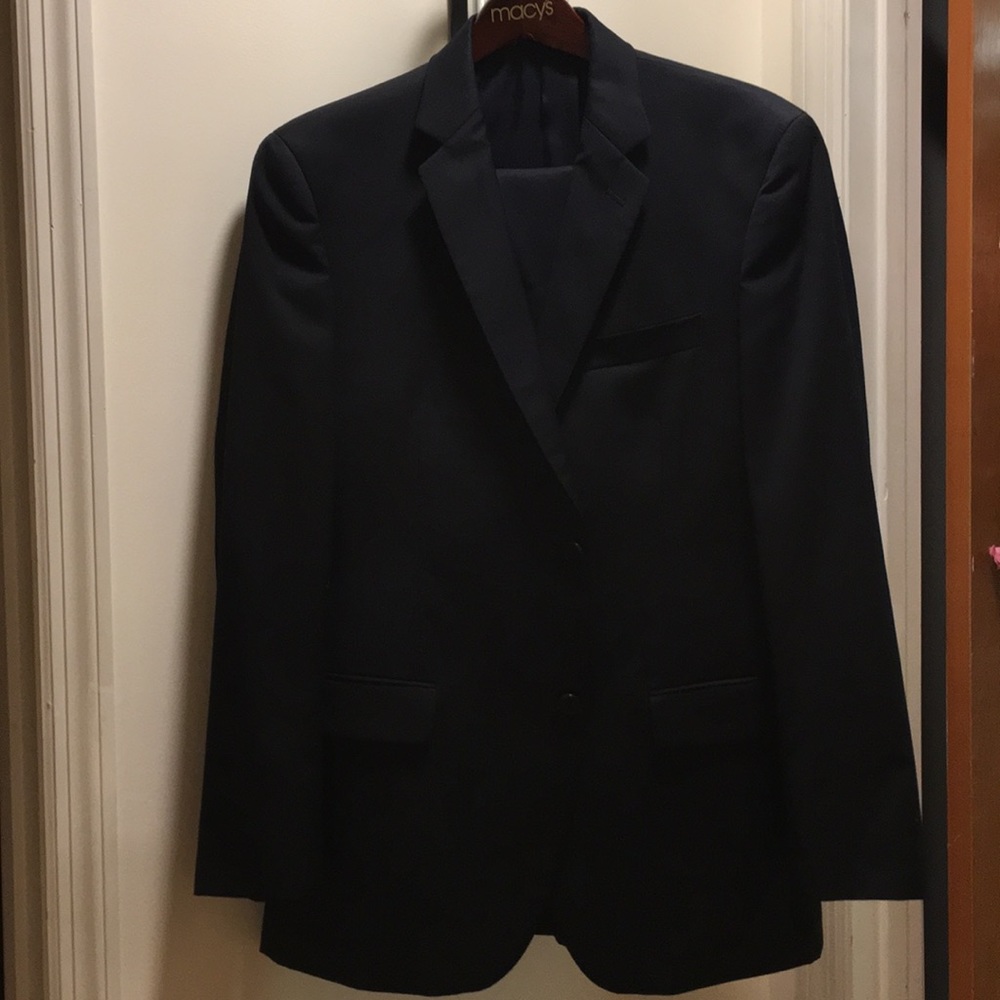 New Alfani Red men’s navy suit!!